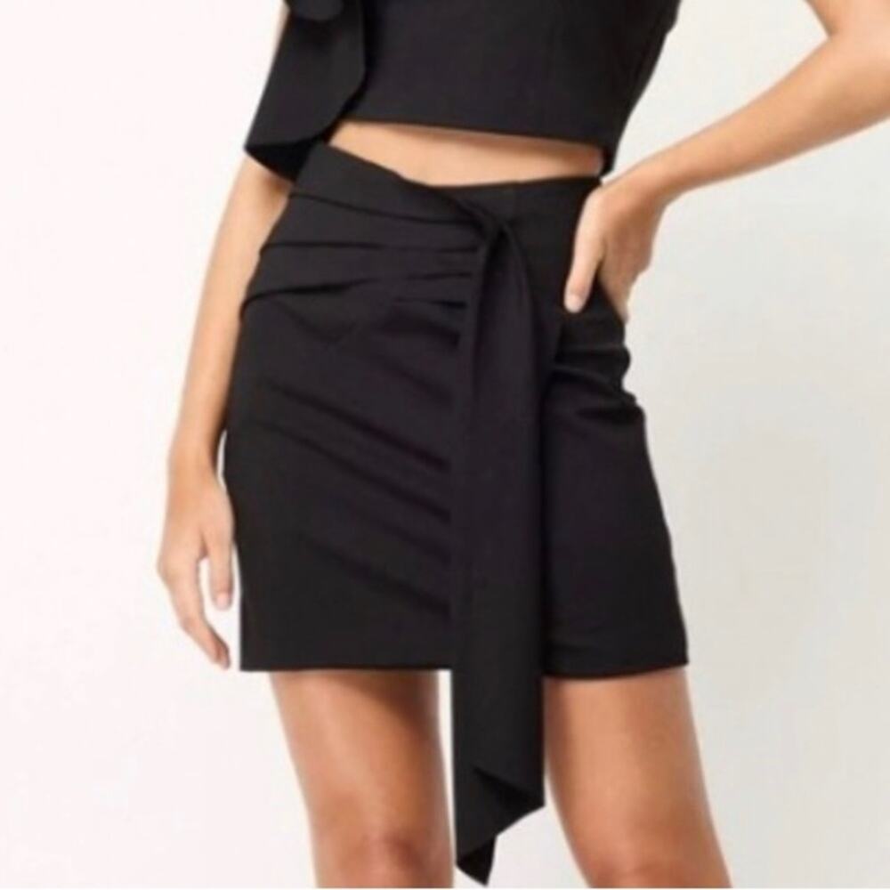 Elliatt Body-Con Mini Skirt with Sash and Pleats in Solid Black Size XS